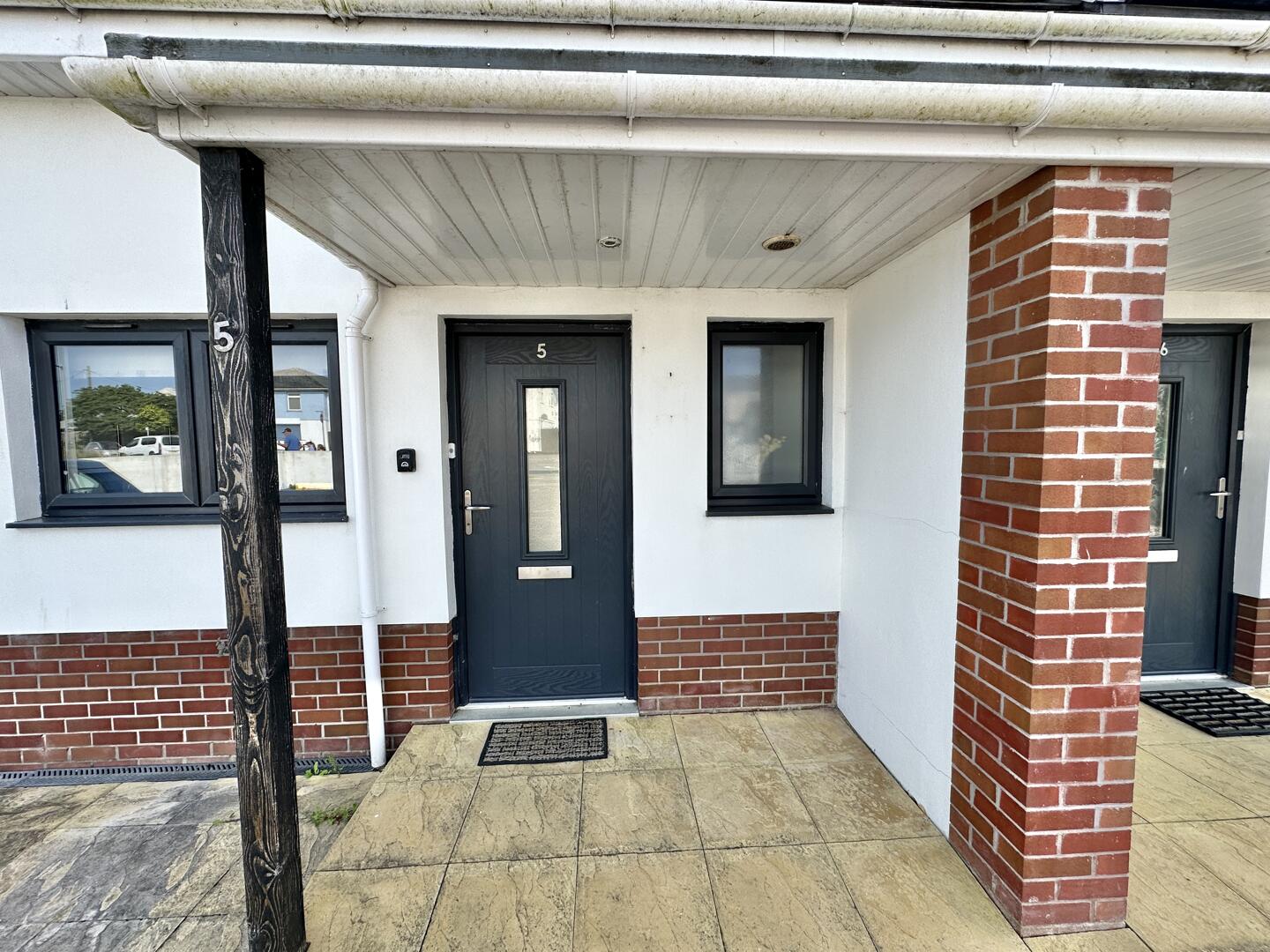 2 bed property in Wherry Close, Truro